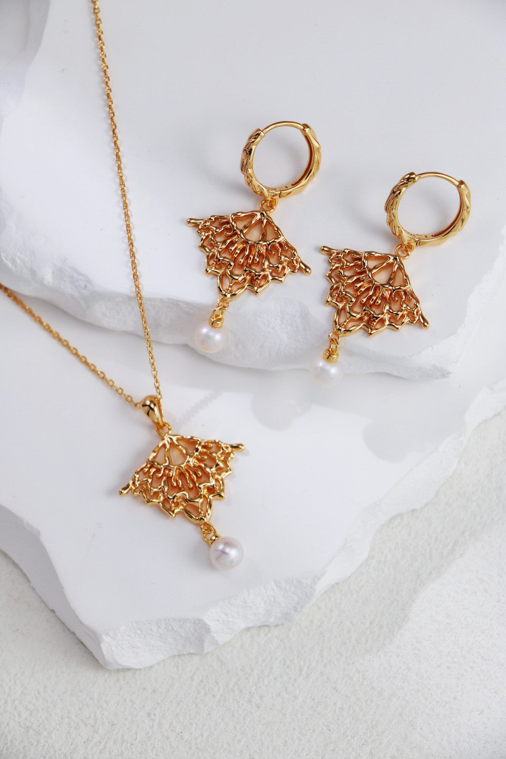 Hula Breeze Pendant Necklace