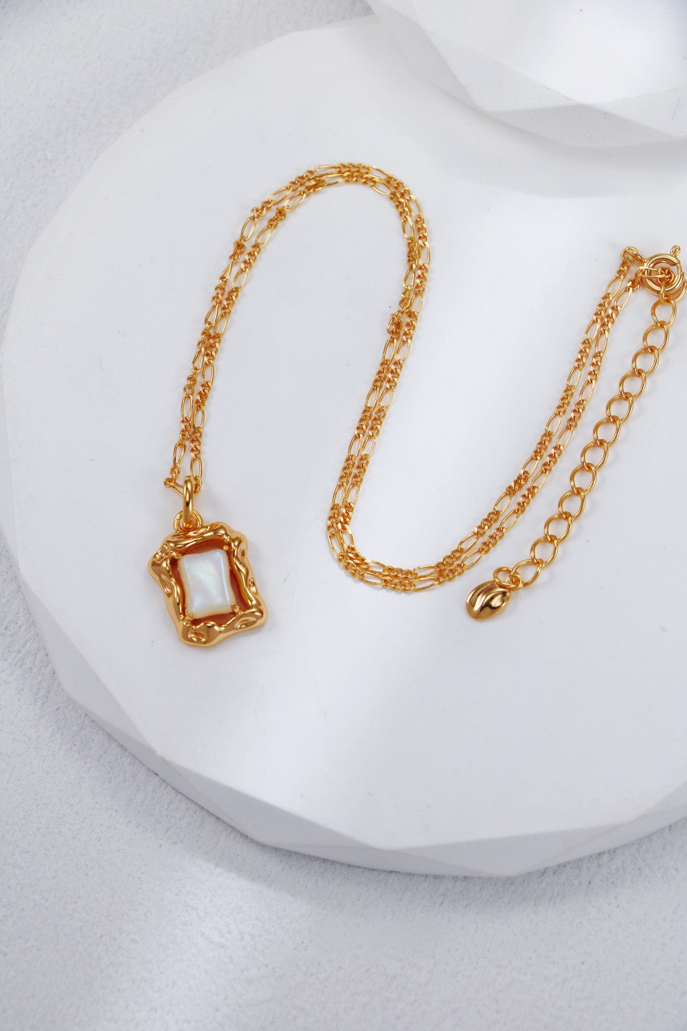 Pearlora Pendant Necklace