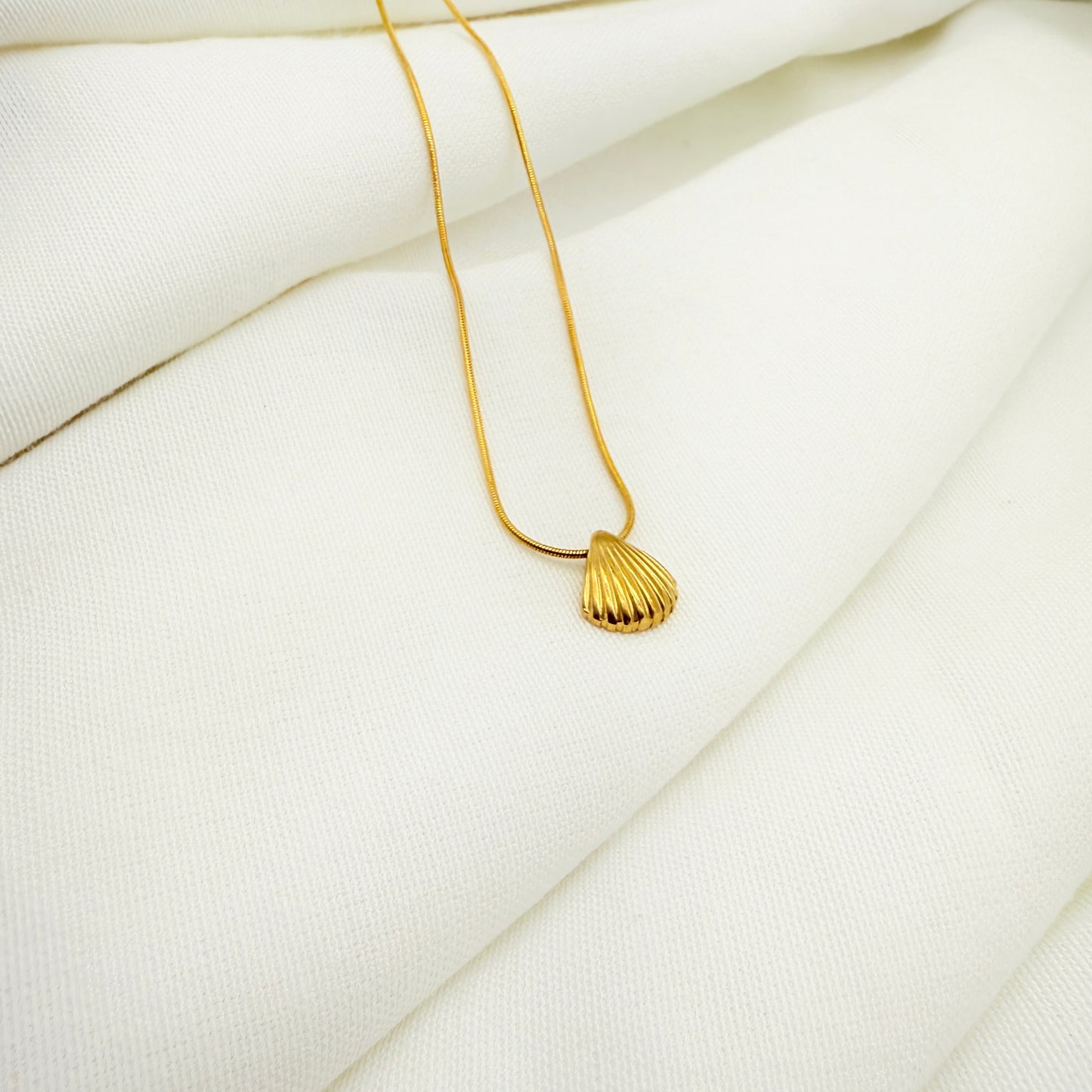 Seshella Pendant Necklace