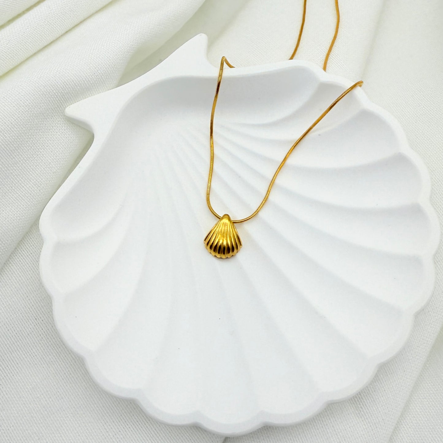 Seshella Pendant Necklace
