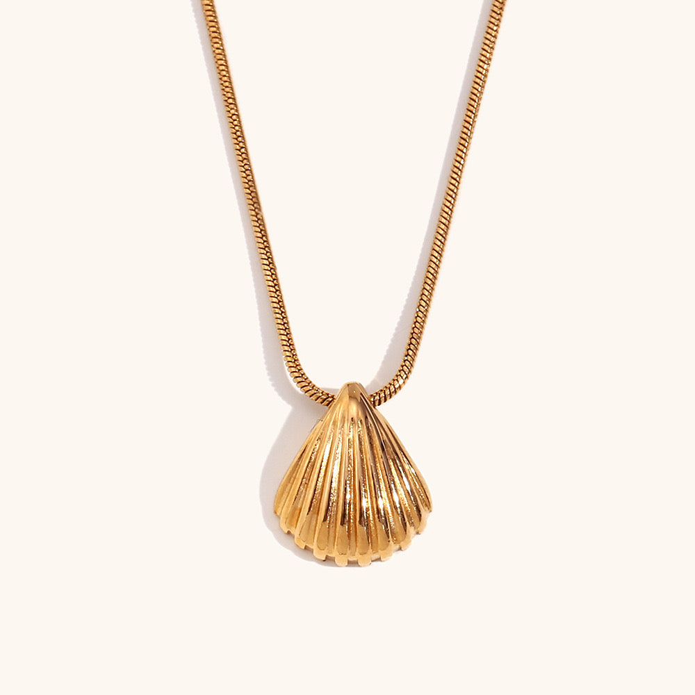 Seshella Pendant Necklace