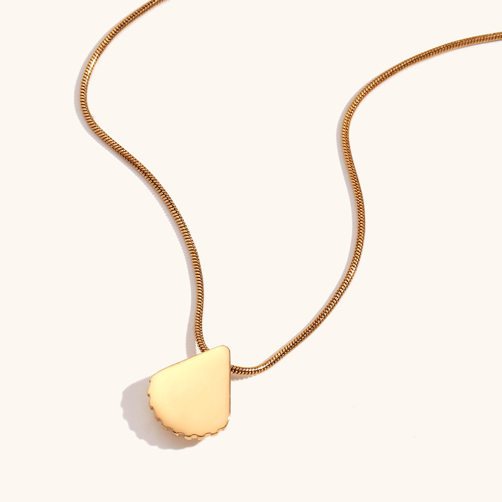 Seshella Pendant Necklace