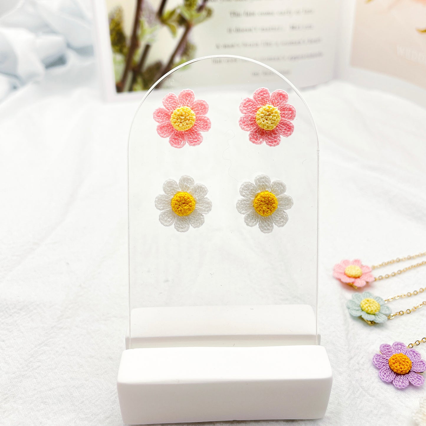 Microcrochet Daisy Ear Stud