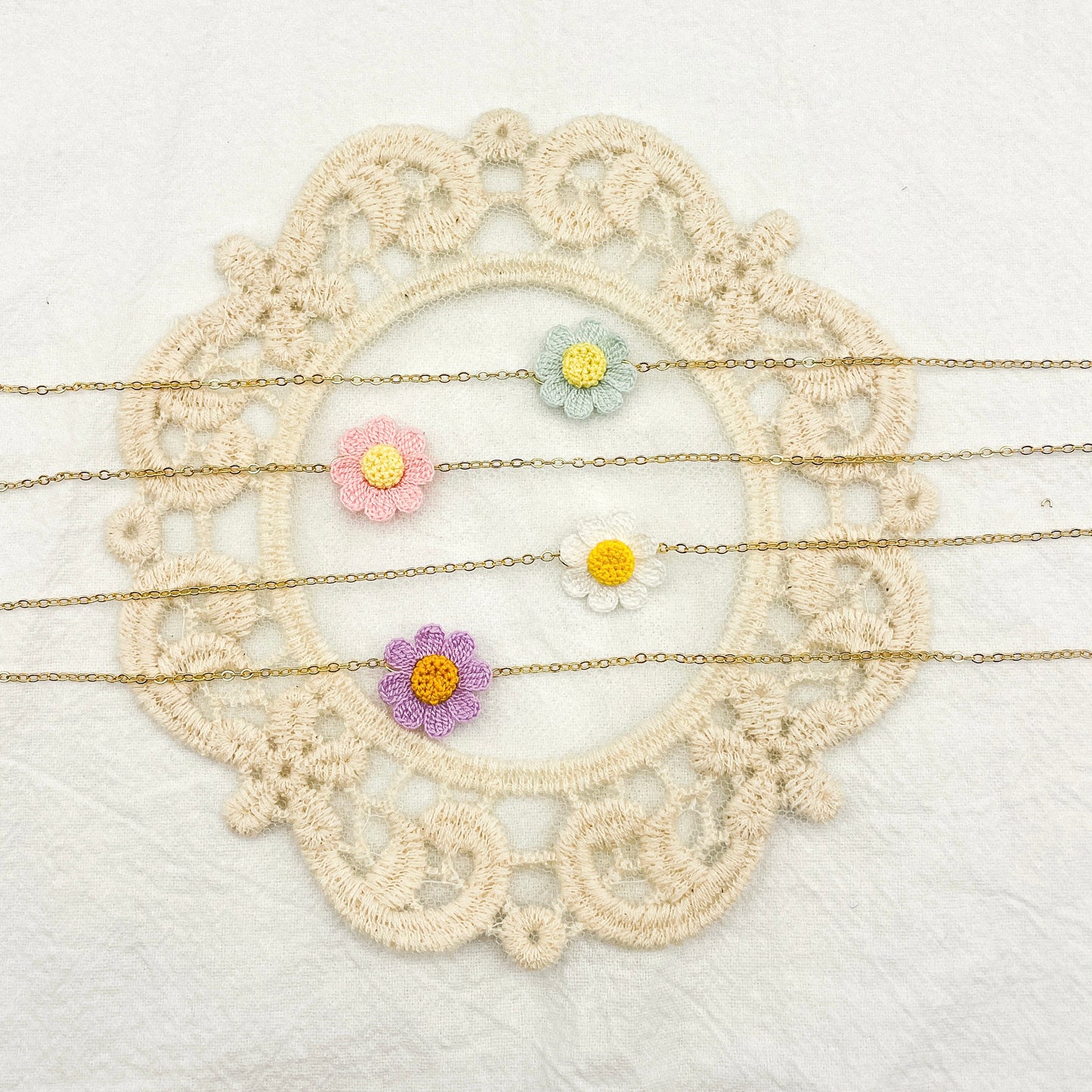 Microcrochet Daisy Charm Necklace