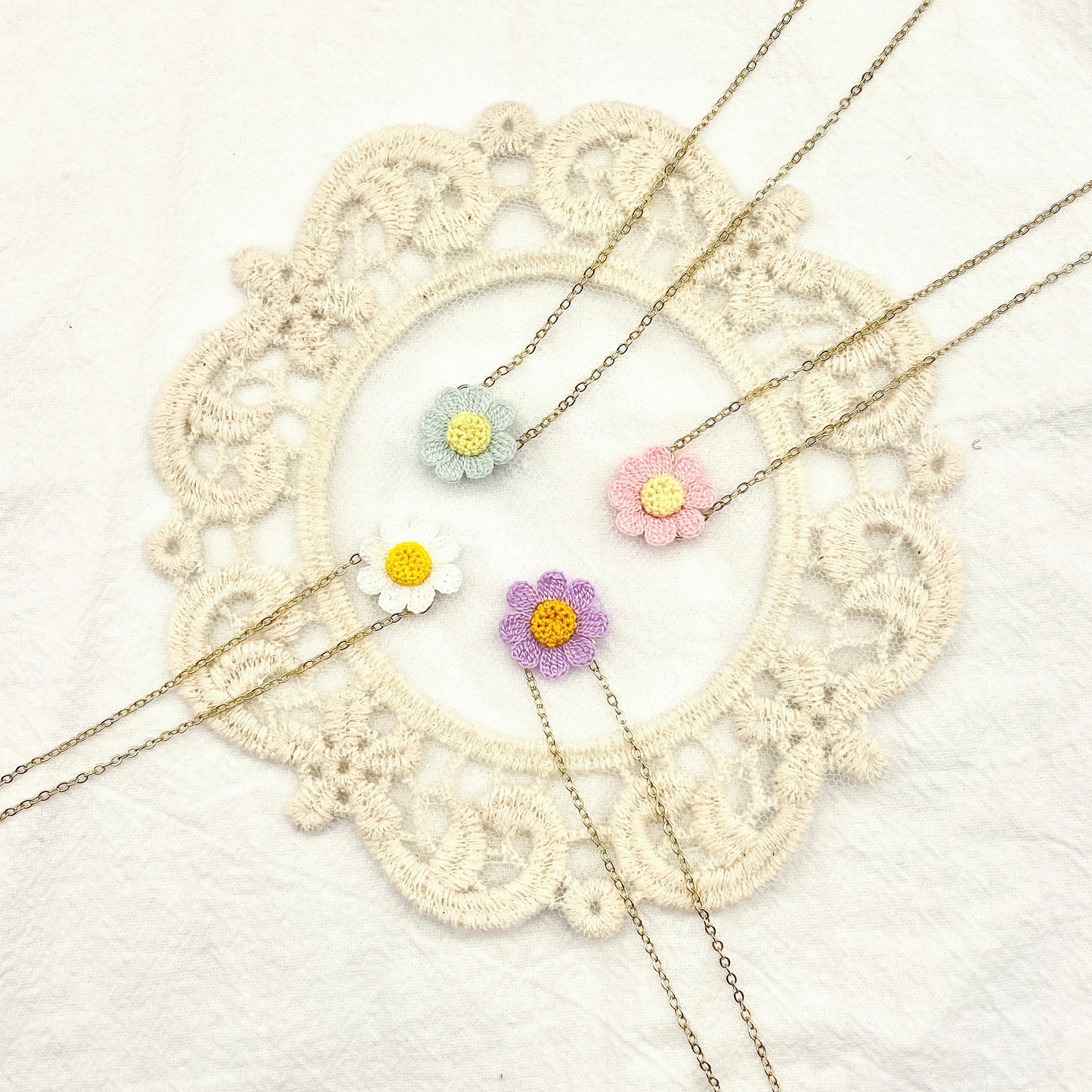 Microcrochet Daisy Charm Necklace