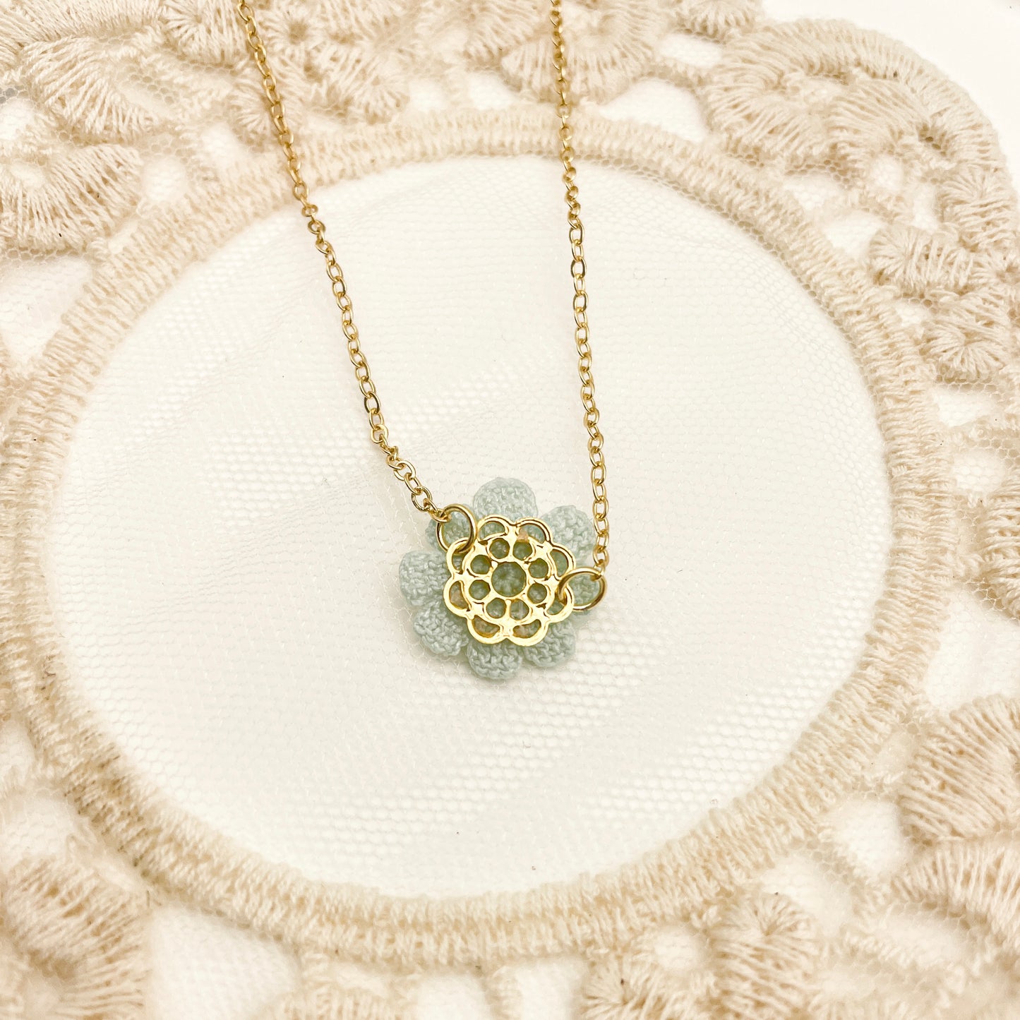 Microcrochet Daisy Charm Necklace